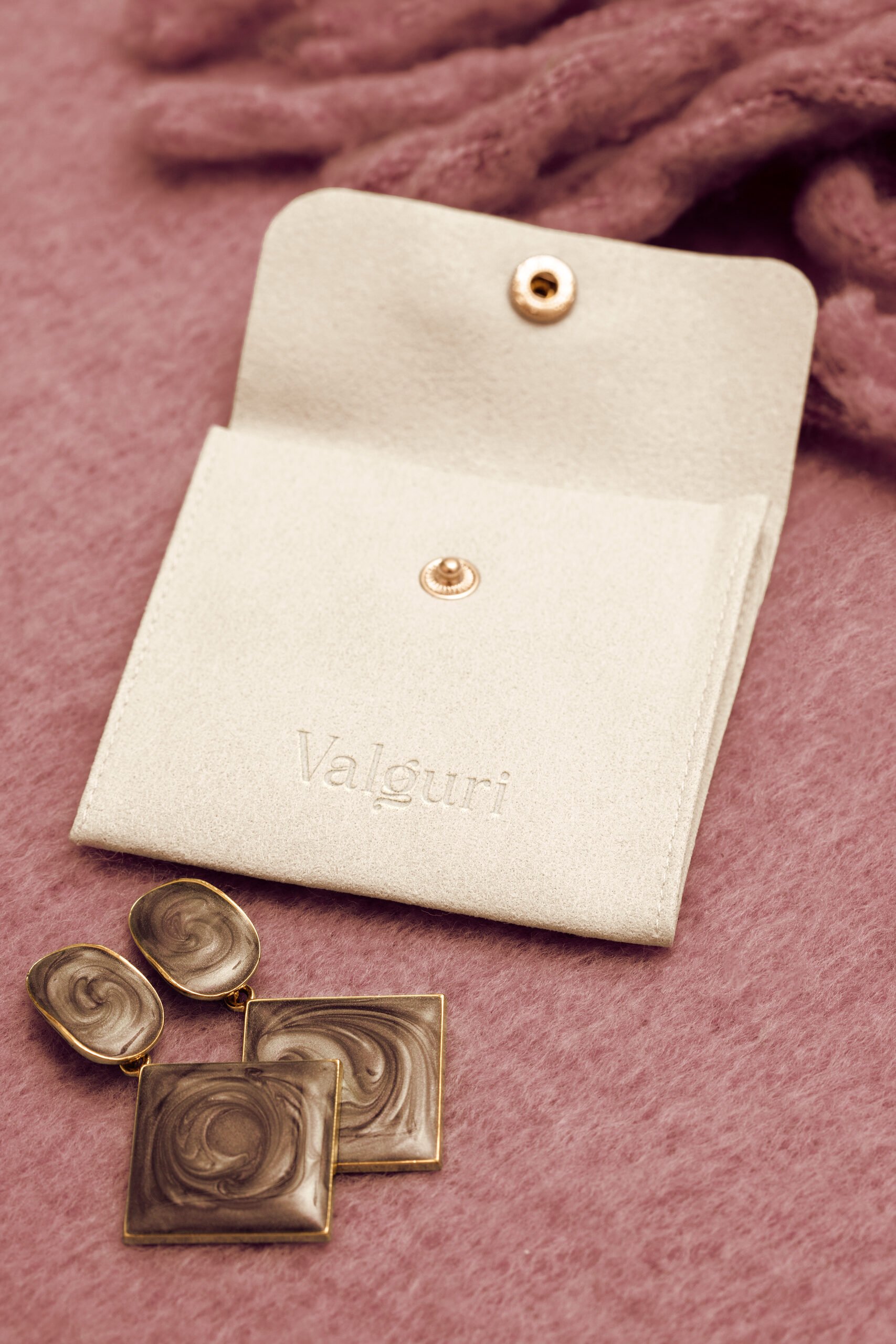 Valguri brand identity — Online Jewellery design by var.studio (12)